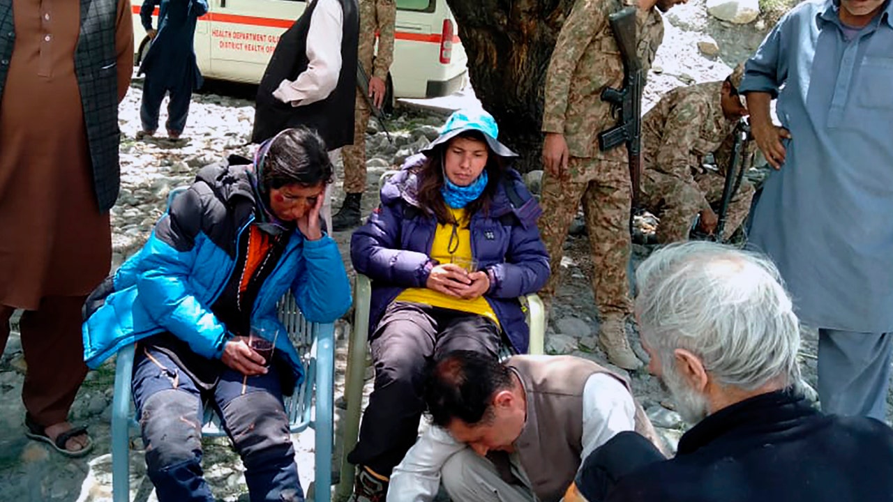 Surviving Italian climbers mourn death of Pakistan colleague